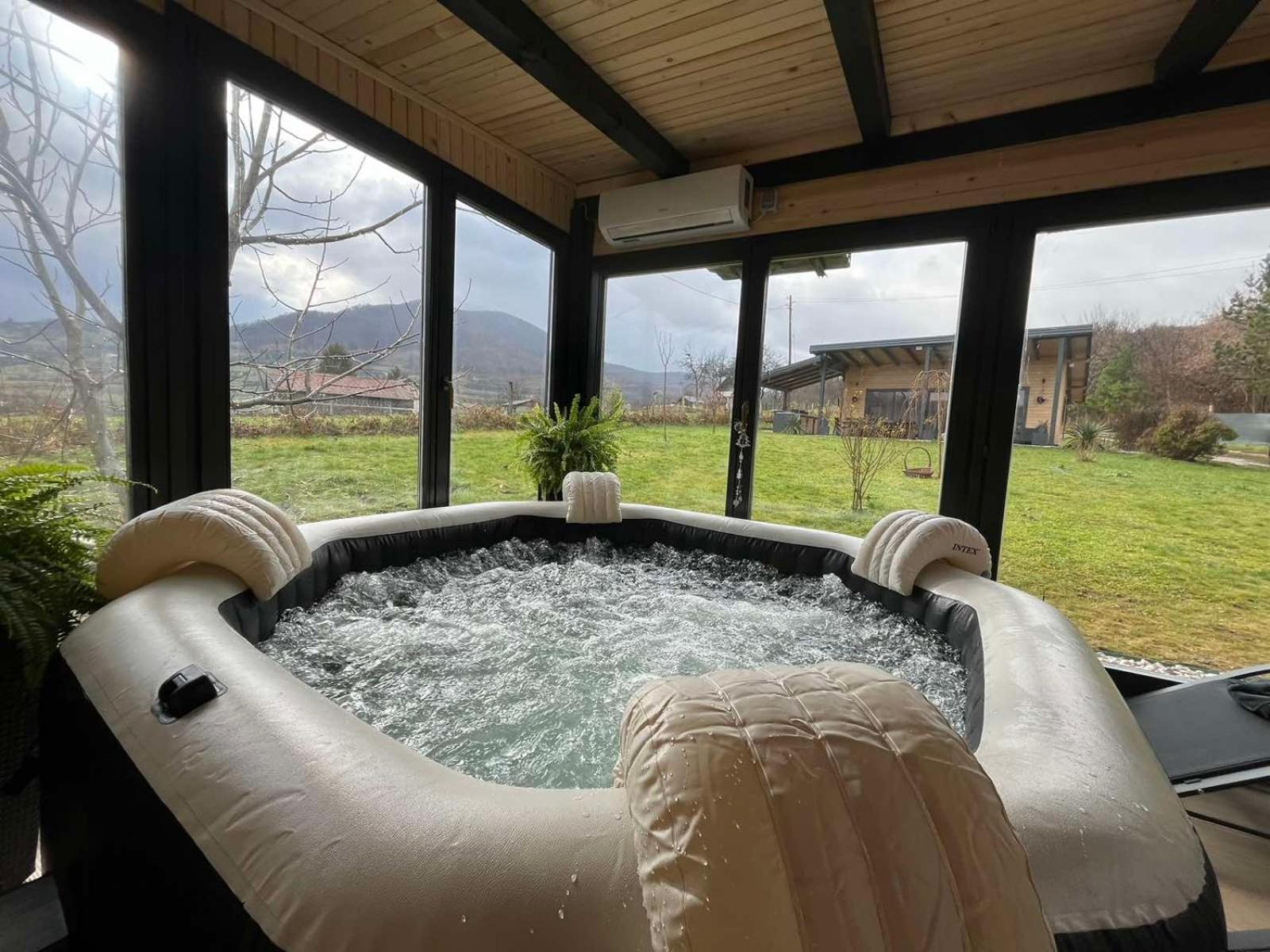 Wood Pool & بيت للعطل