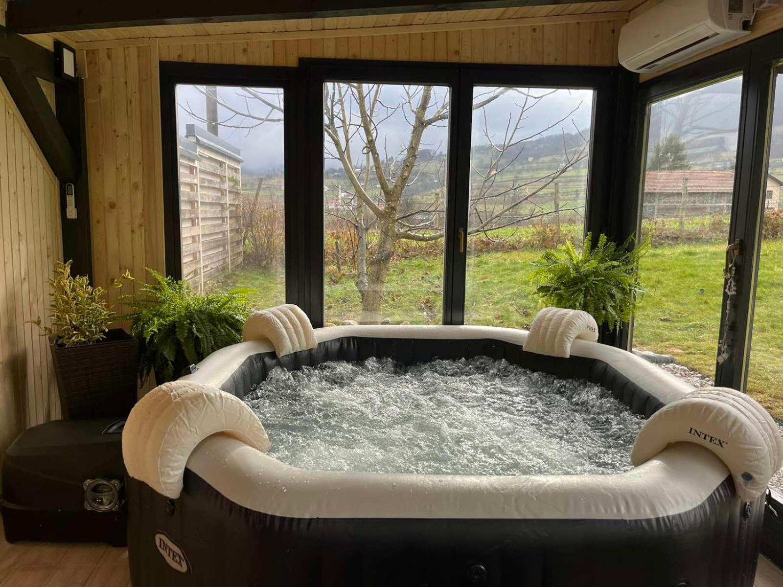 Wood Pool & بيت للعطل *
